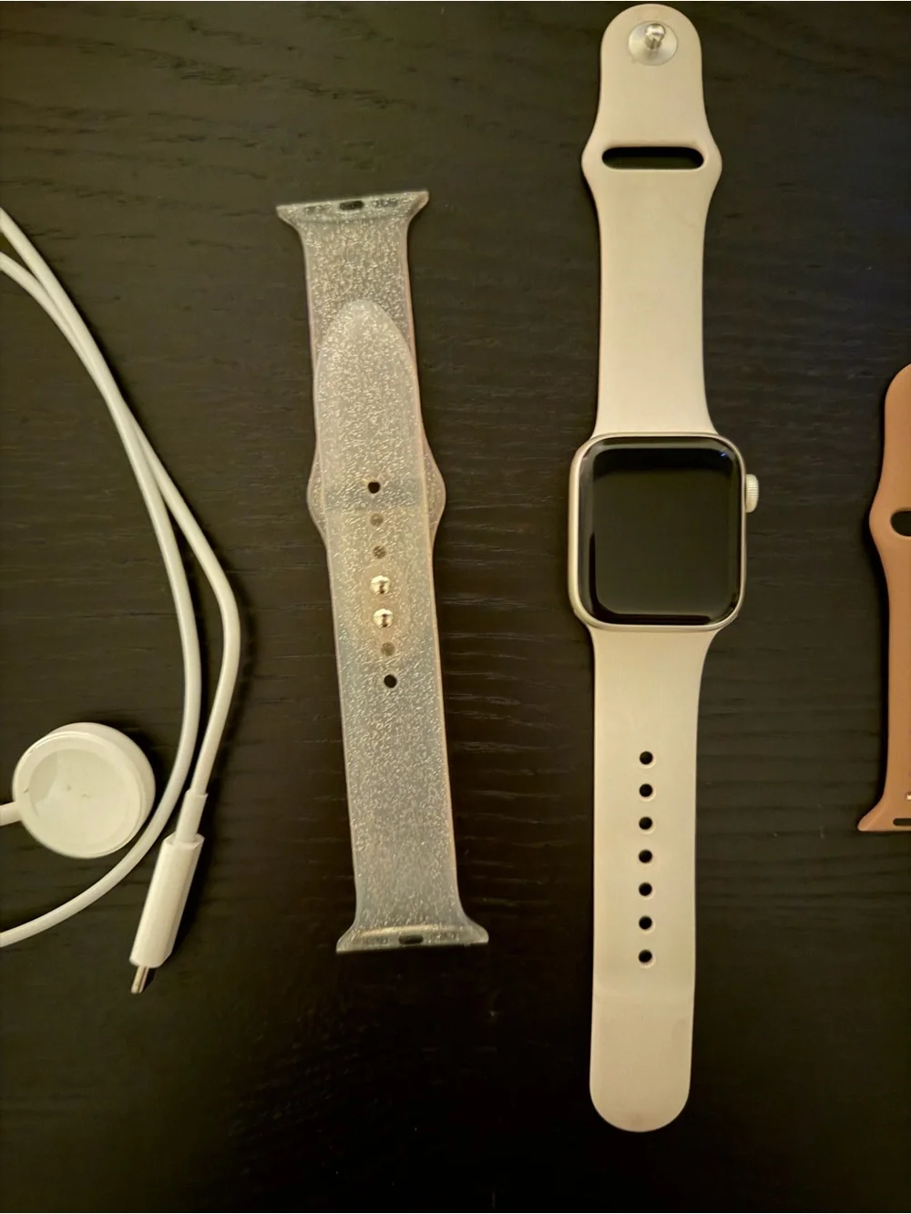 Apple Watch SE (GPS) (Second Generation)+ 2 Extra Bands